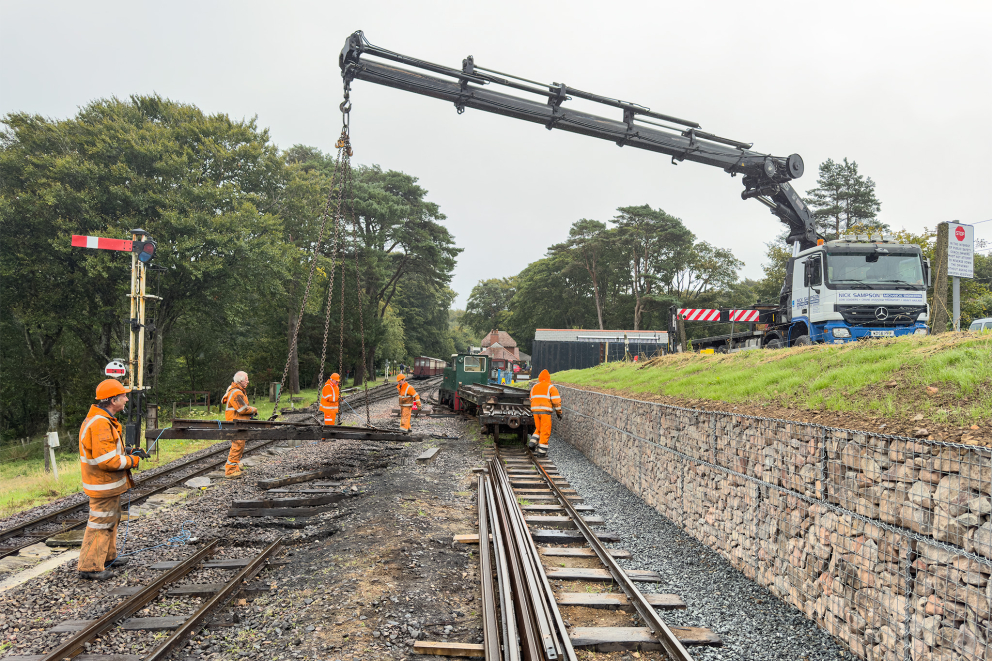 Lifting of headshunt track 1