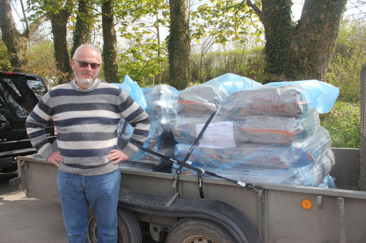 1.Phil Thompson of Grovetree Group delivers the trial briquettes.