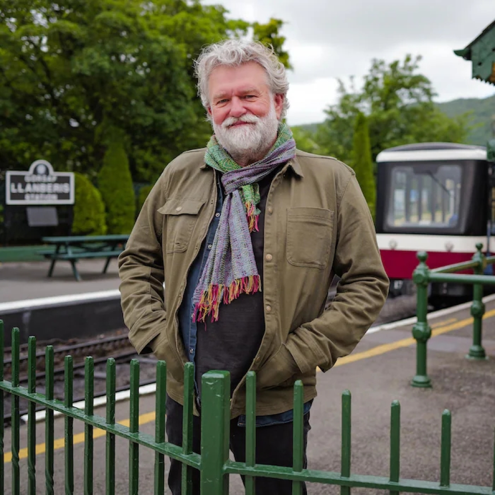 Si King features in the new More4 series Britain's Favourite Railway Stations