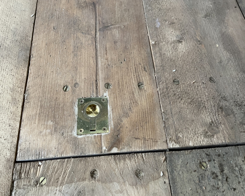 Picture 1 Floor access hatch